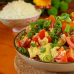 Chinesisches Gericht aus Rührei und Tomate.